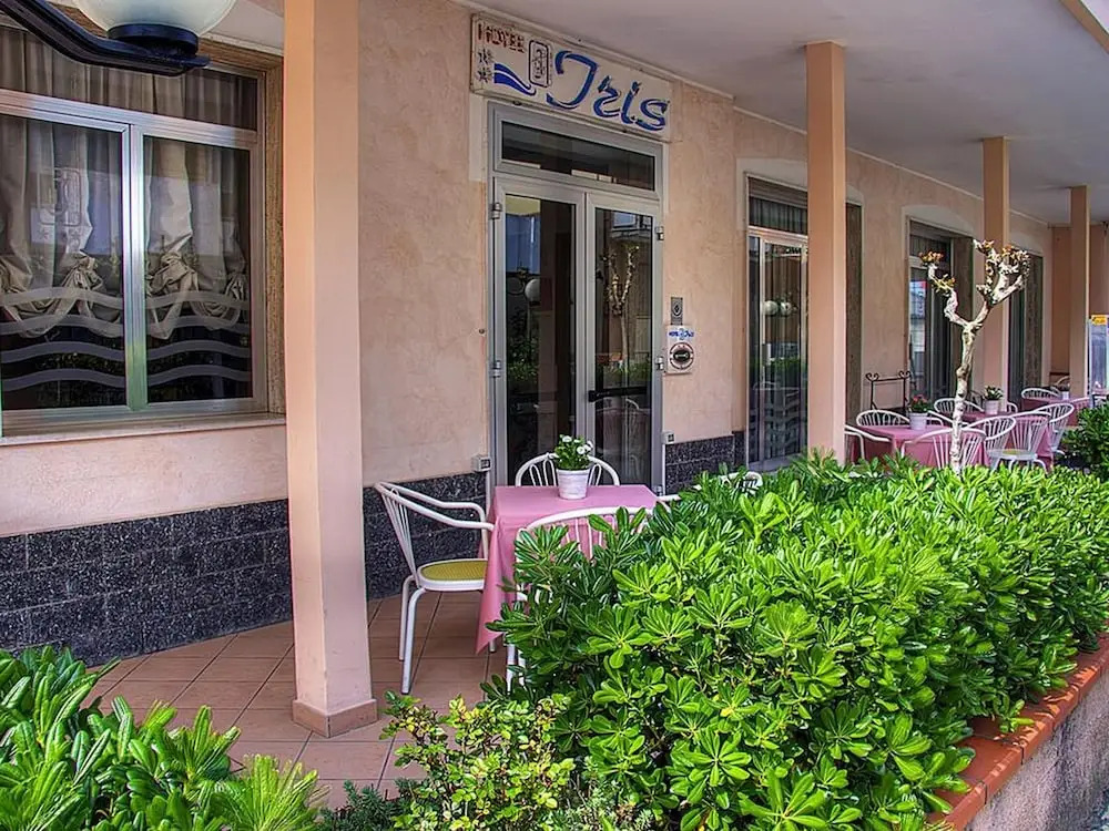 hotel iris