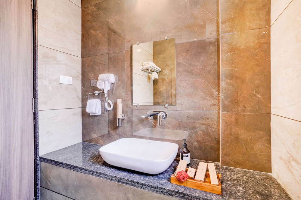 ELIVAAS Signature 3 BHK Aamy Villa with Pvt Pool & Garden