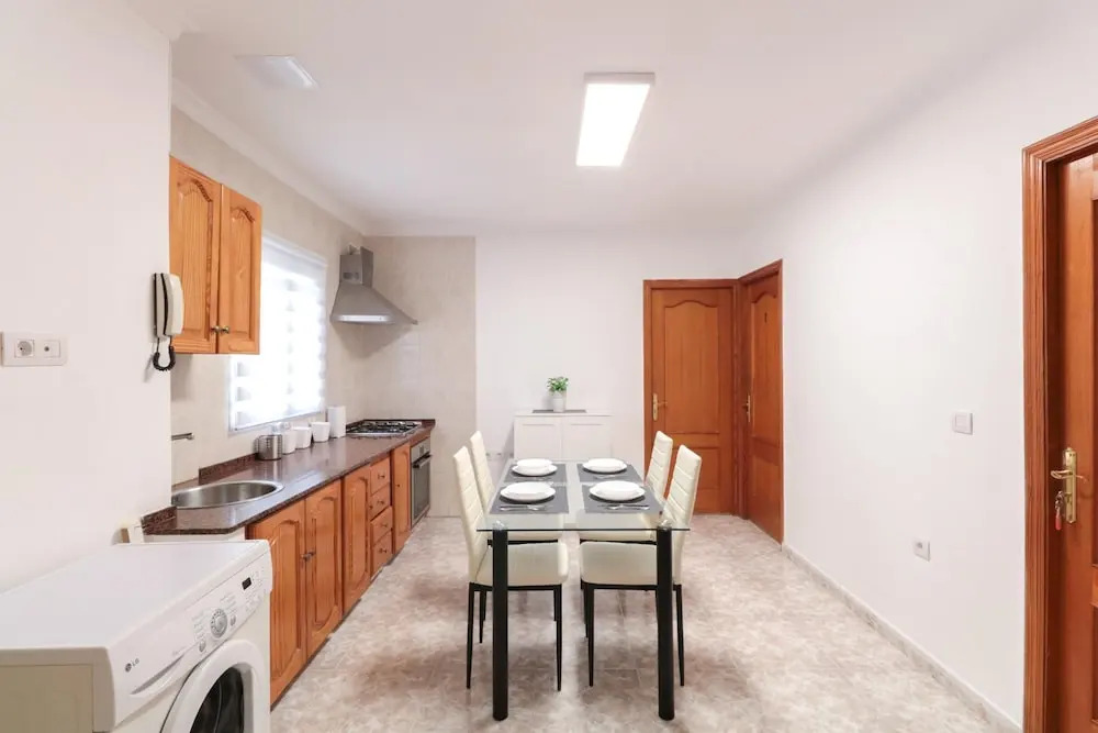 #3 Private Room Renovated Apt Habi