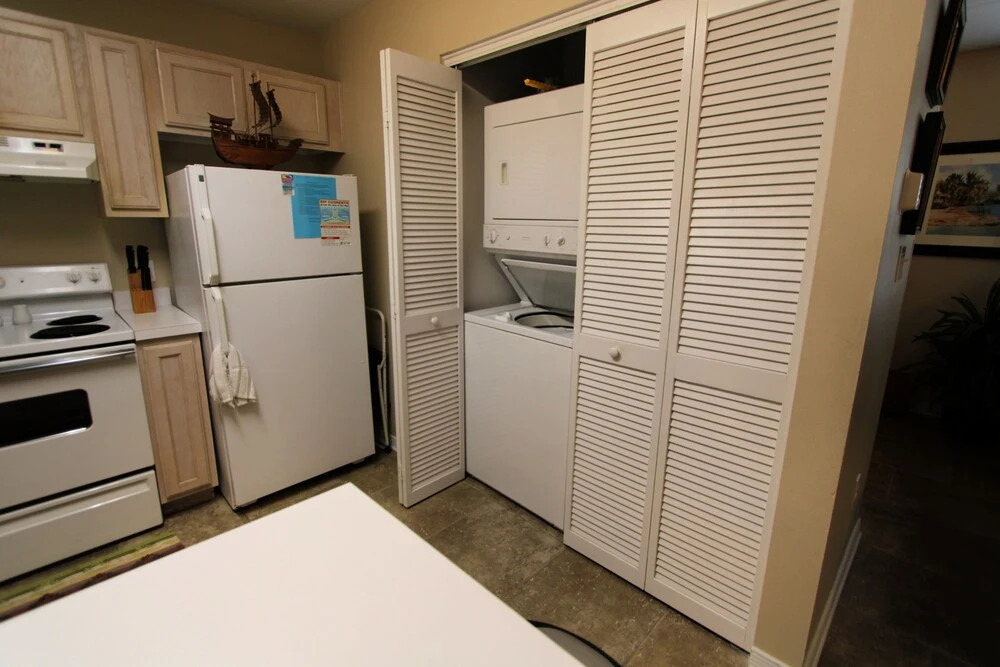 Alabama Sands #10 2 Bedroom Condo by RedAwning