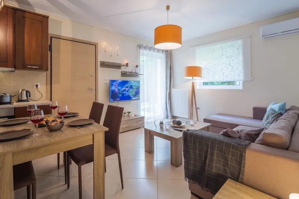 Scorpio Deluxe Apartment with Private Garden