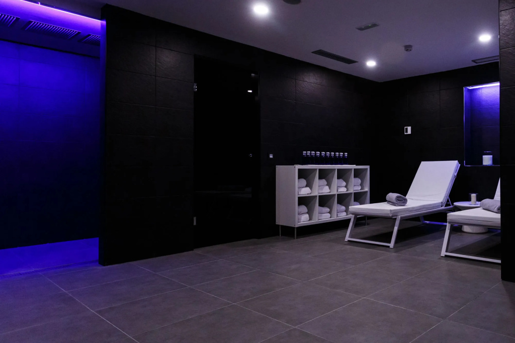 Seven Hotel & Wellness - Gay Men Only
