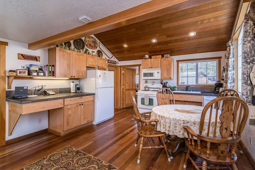 Updated Lake Tahoe House - 1 Br home by RedAwning
