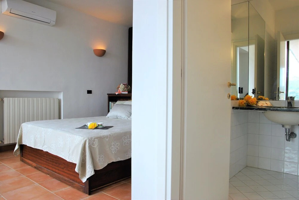 Paradise House on Sperlonga Hill