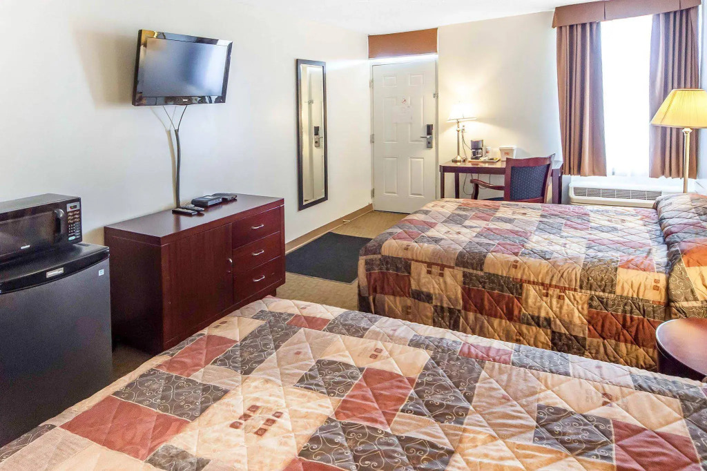 Motel 6 Brooks AB