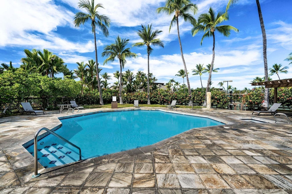 Large 3BR + Loft at Kanaloa Pools, Golf Views & Prime Keauhou Location