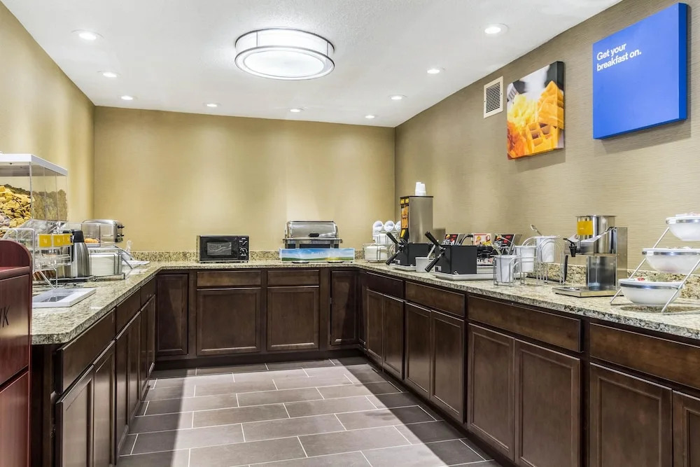 All American Inn & Suites Norwalk