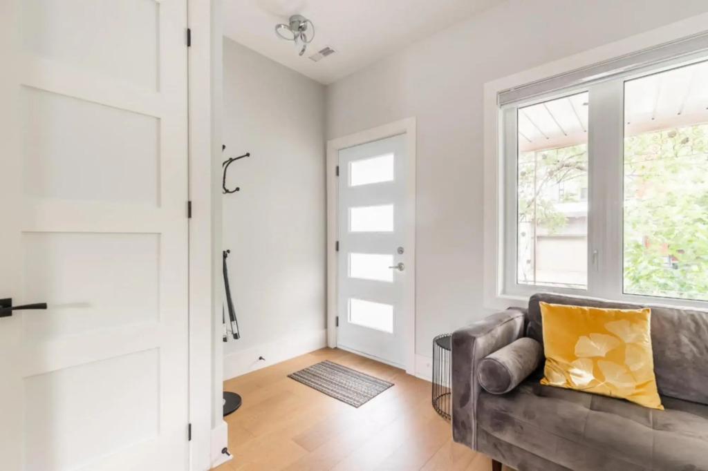 Newly renovated 4 Bed 3 Bath House in DT Toronto