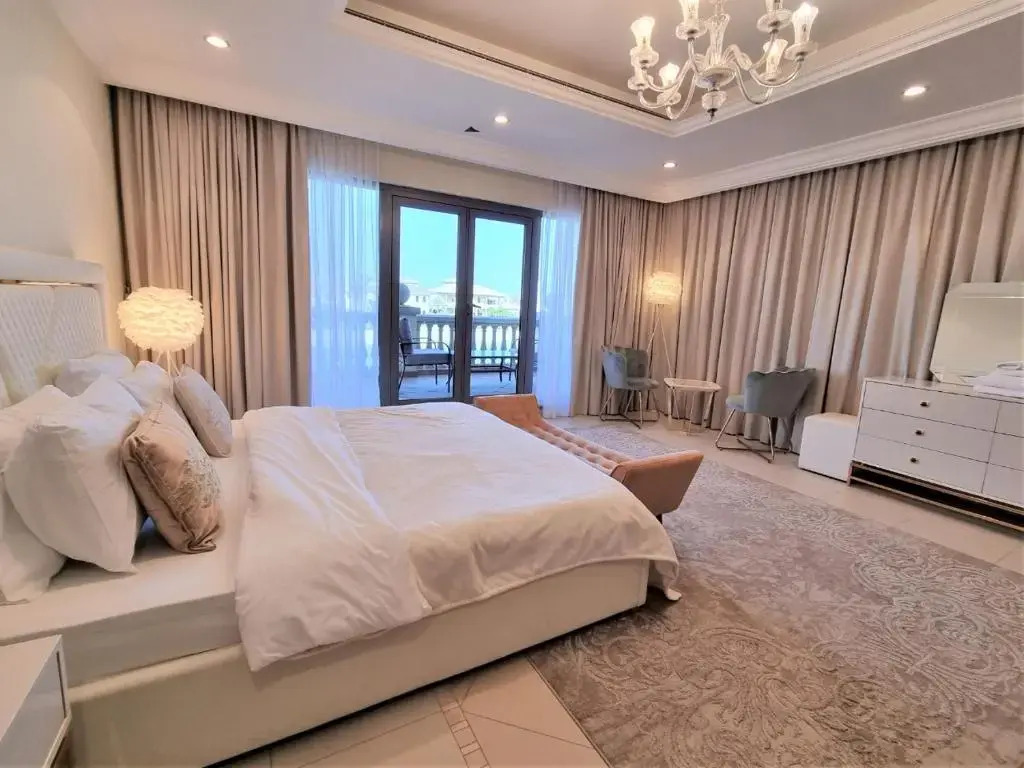 Palm Jumeirah Stunning 4BHK Villa