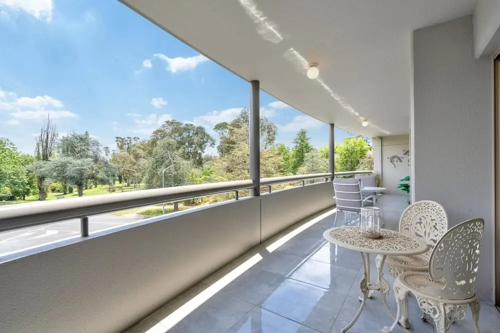 Spacious 2-bed Apartment Near Dining & Attractions