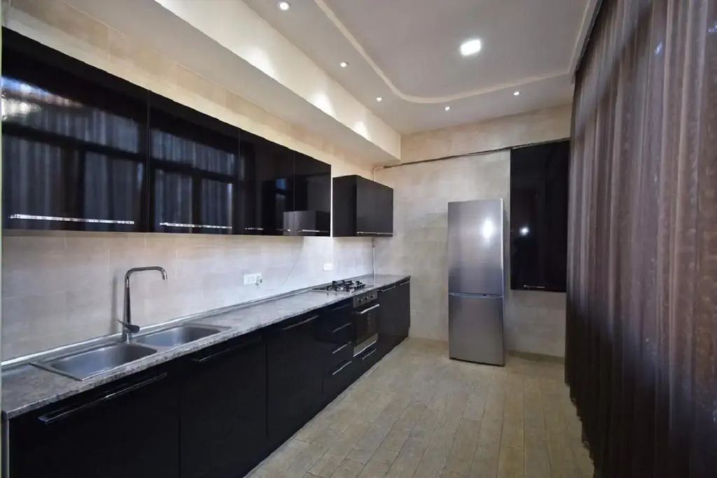 Tumanyan street 3 bedroom Deluxe apartment with Large Balcony TM662