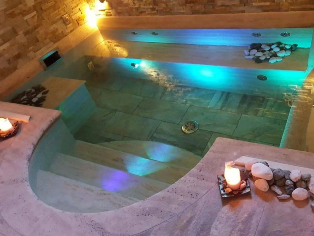Aurelia Garden Gold B&B
