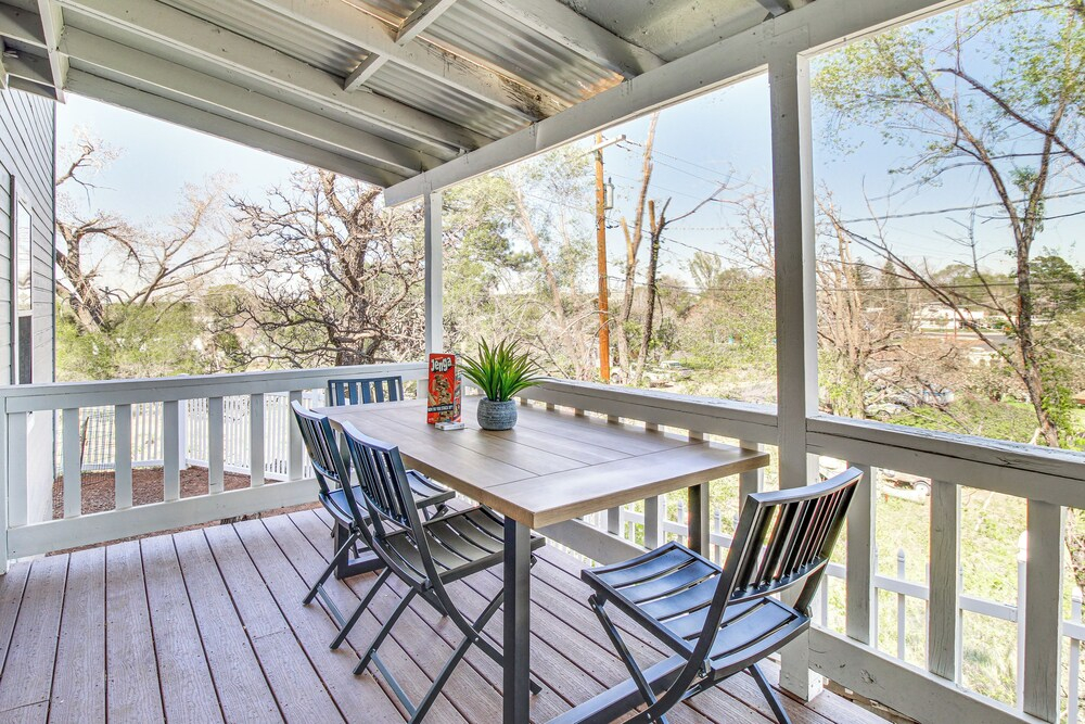 Walk to Dtwn Show Low: Townhome w/ Balcony