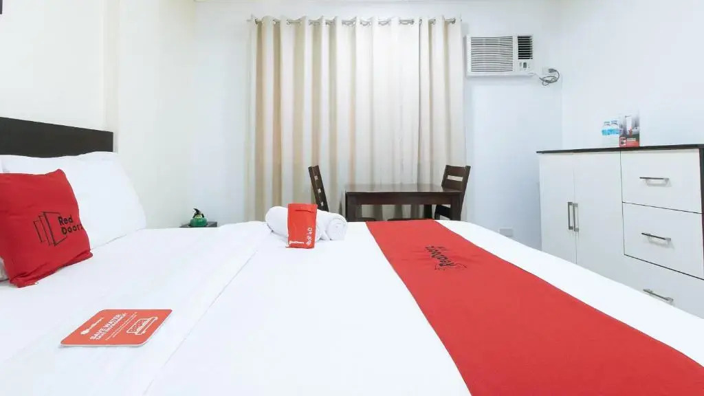 RedDoorz Plus at Evangelista Street Makati
