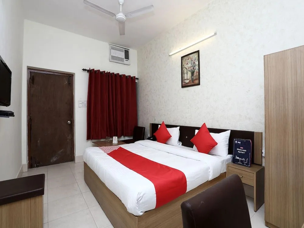 OYO 11937 Hotel Meedo