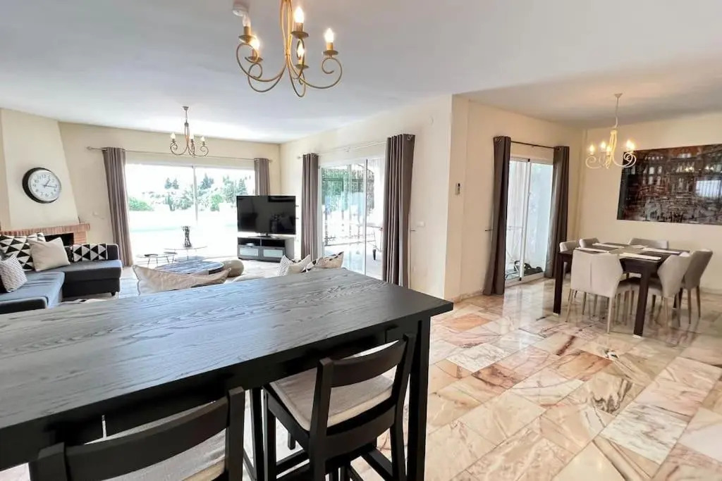 Villa Scenic with Private Pool - Sleeps 8