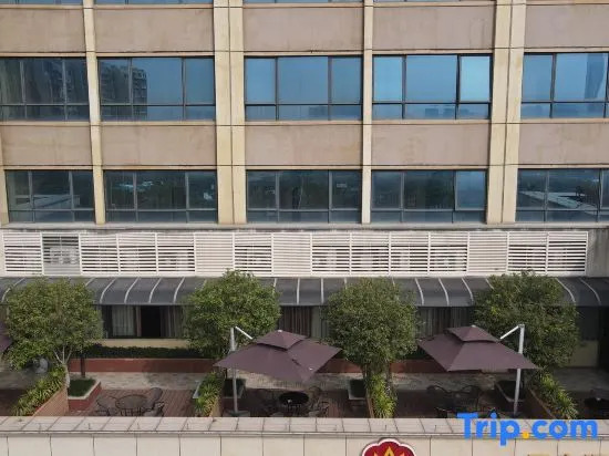 Yuefeng Xiying Hotel (Guangzhou South Railway Station Nanpu Subway Station)