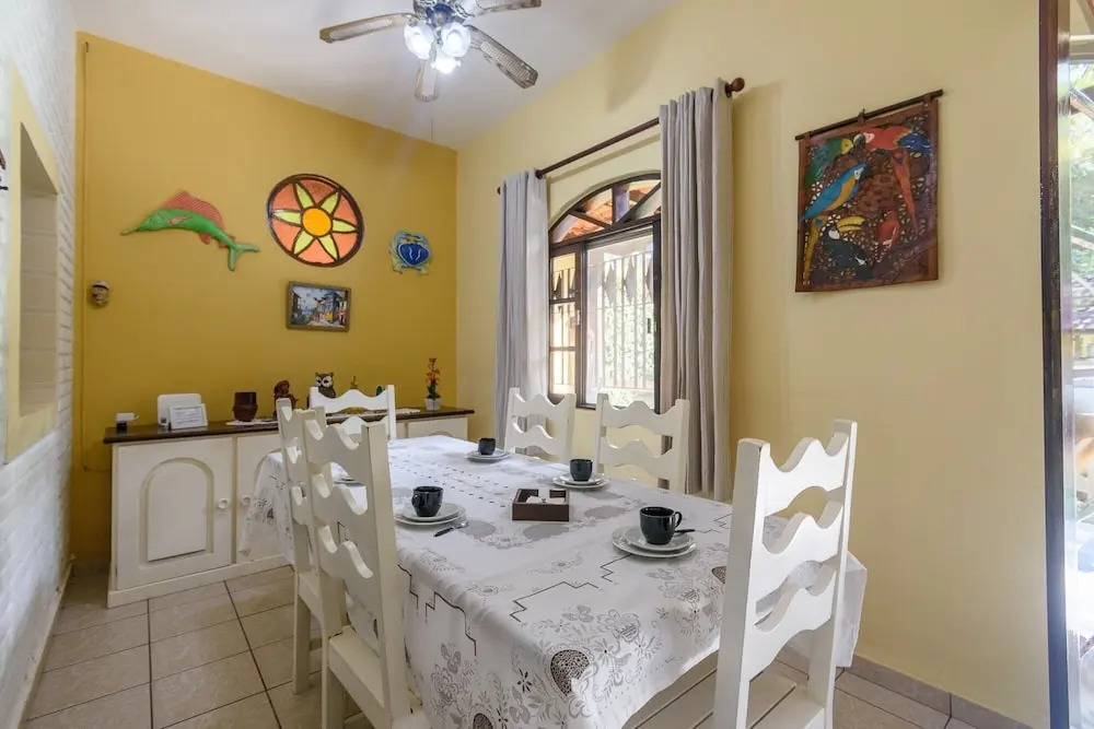 Casa com piscina aquecida a 100m da praia Maresias