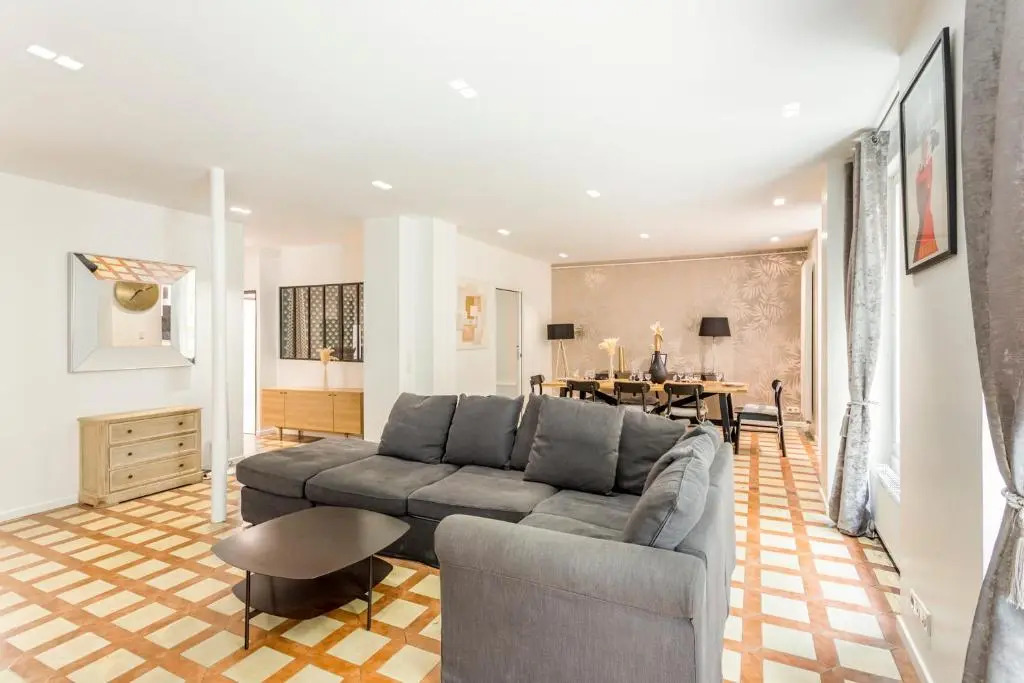 180 Suite Eden, Luxury Apt at Sacre Coeur