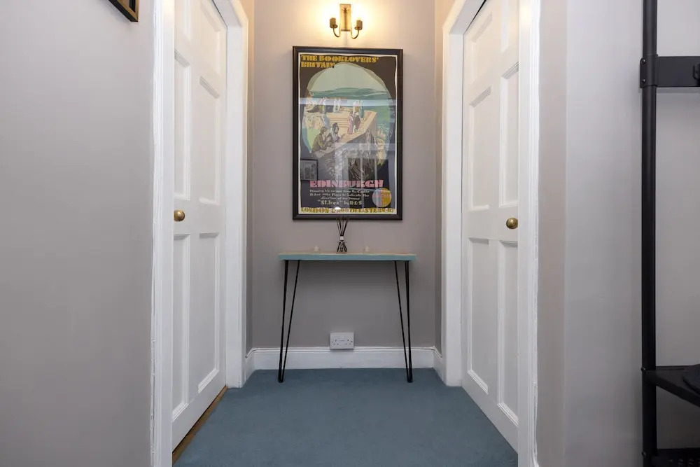 JOIVY Eclectic & Design Led 3Br Apt Near Edinburgh Castle