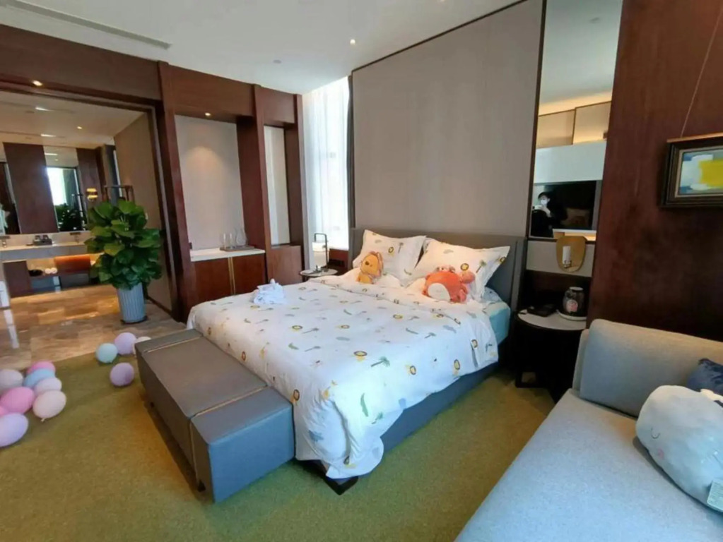 Bai Hua Ting International Hotel