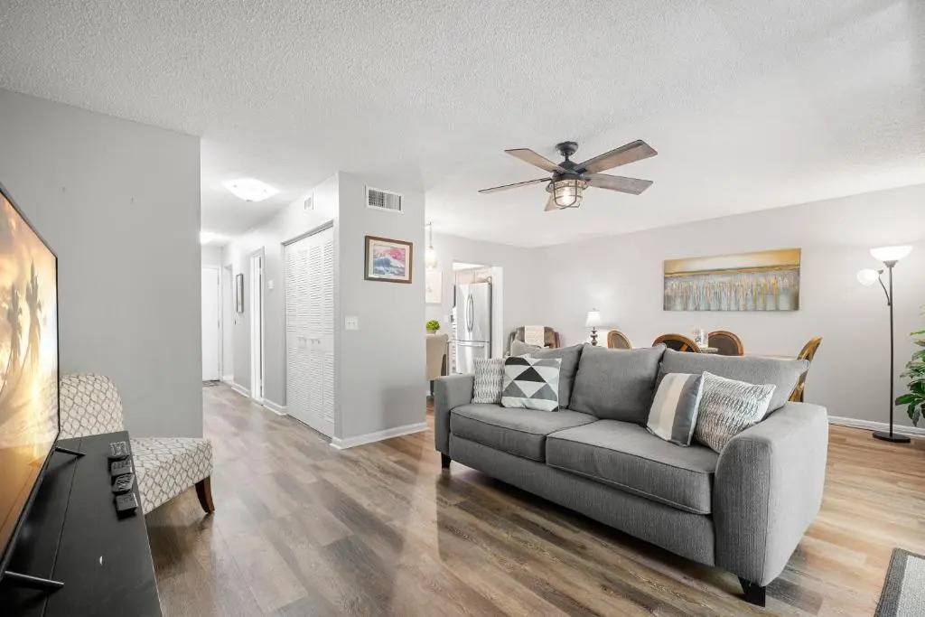 Seashell 19, 2 Bedrooms, Pool Access, WiFi, Sleeps 6, Walk to Beach