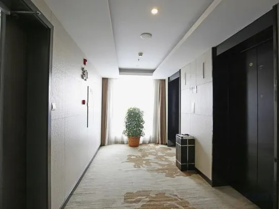 Carnival CEO Hotel (Chengdu Tianfu 3rd Street Funian Square)
