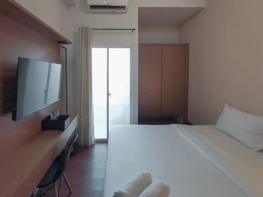 Homey Studio With Easy Pool Access Apartment At Suncity Residence