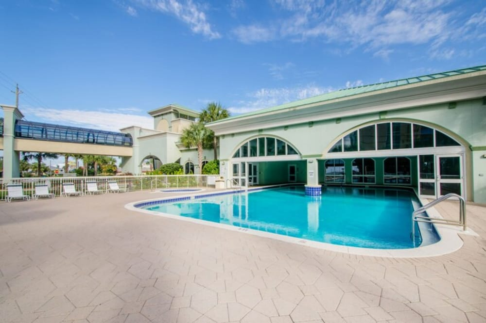 Splash, Relax & Repeat at Dolphin View Retreat! Beachfront! Sleeps 9!