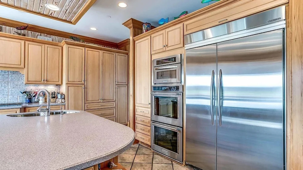 The Boat - 8 Br Home