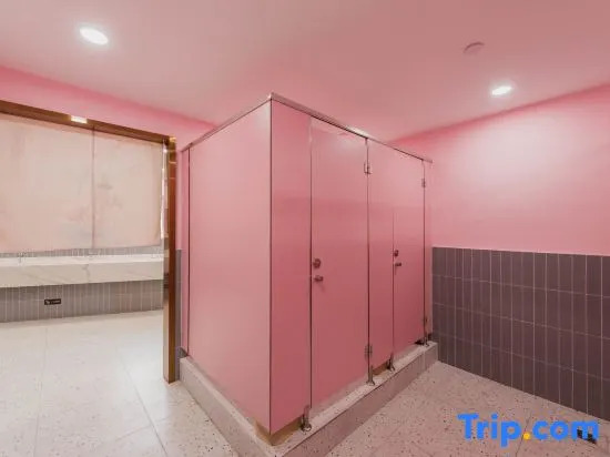 STAR HOTEL (Shanghai Hongqiao Weining Road Subway Station)