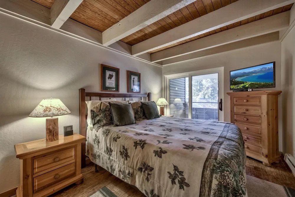 Newly Remodeled 1 Bed and Loft at Lakeland Village