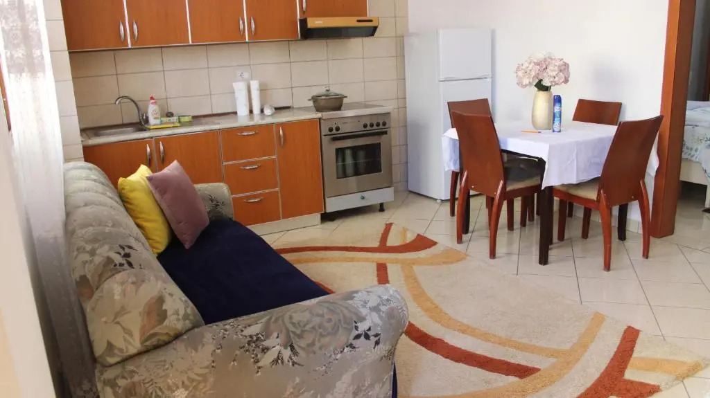 Bledi's Cozy Apartment in New Blvd