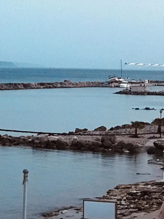 Fotakis Home - Comfortable Newbuilt 2 Bedroom Home, 20 Meters from the Sea