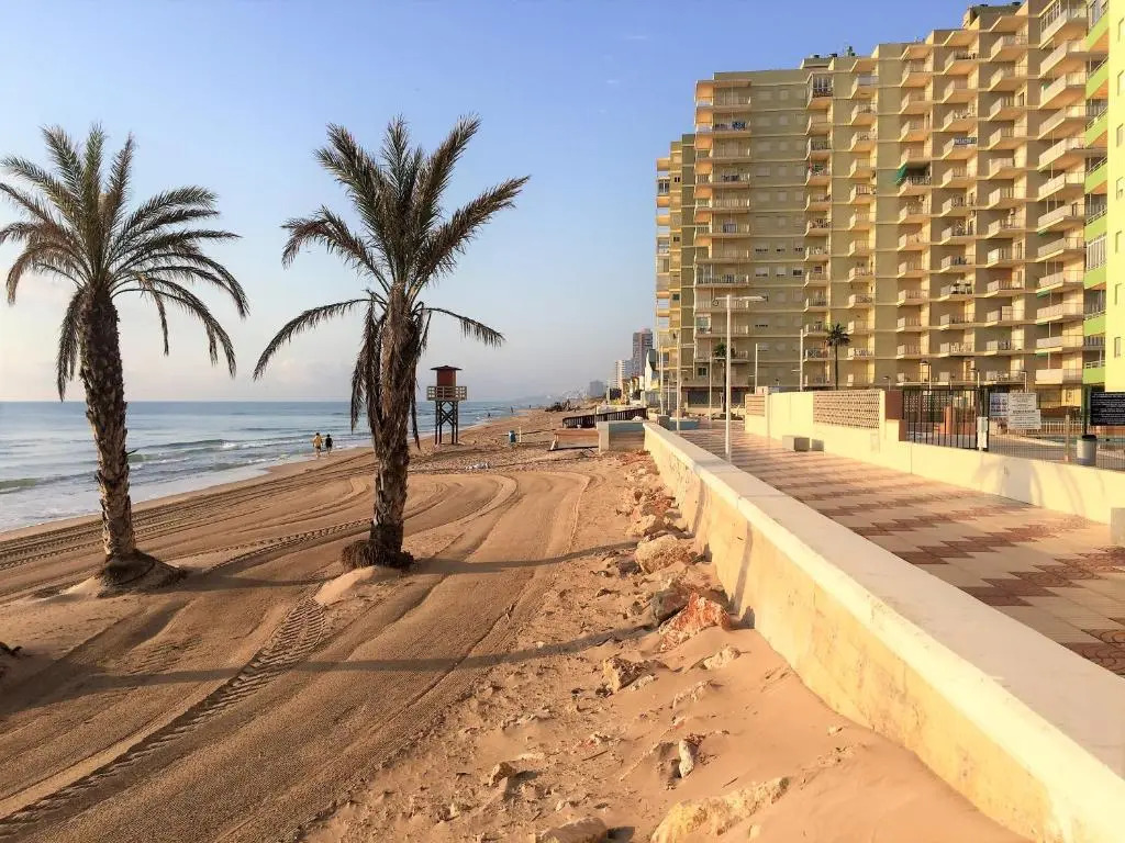 Beachfront and Bright Apartment