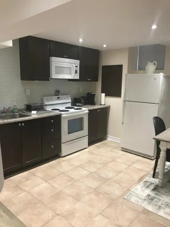 Beautiful 1 bedroom lower level apartment