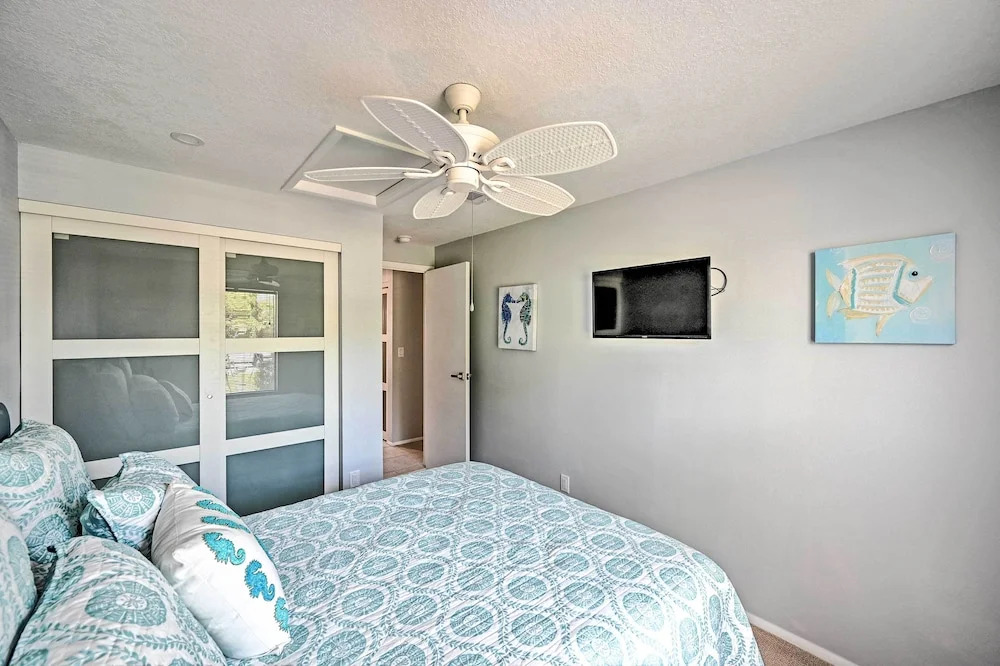 Retreat w/ Heated Pool Near Vanderbilt Beach!