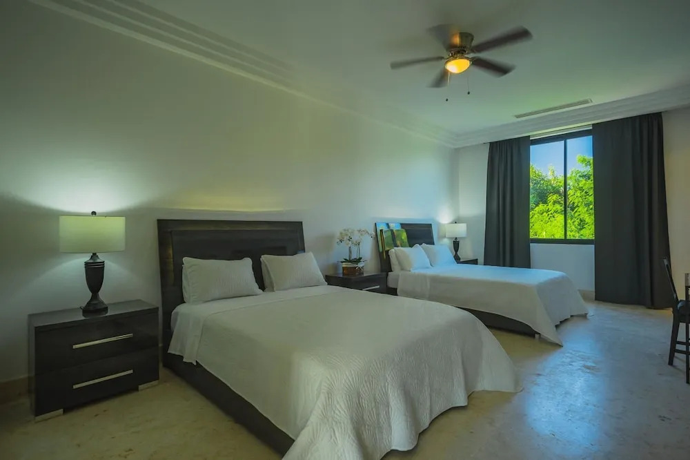 New Lake Front Villa in Golf and Beach Resort