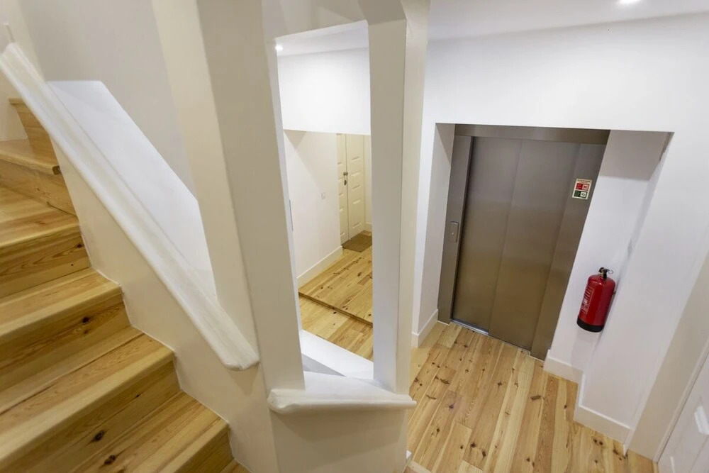 ALTIDO Chic 1BR Apt w/balcony close by Graça Viewpoint & tram stops