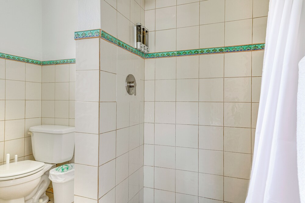 Walk to Beach! Vieques Casita w/ Pool Access