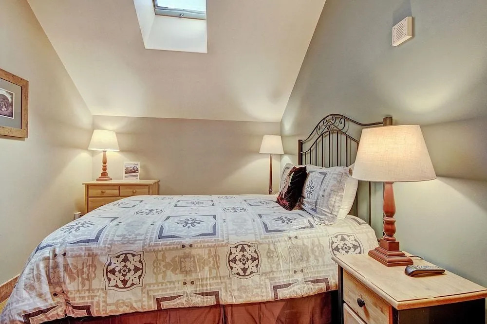 2317 Red Hawk Lodge by RedAwning