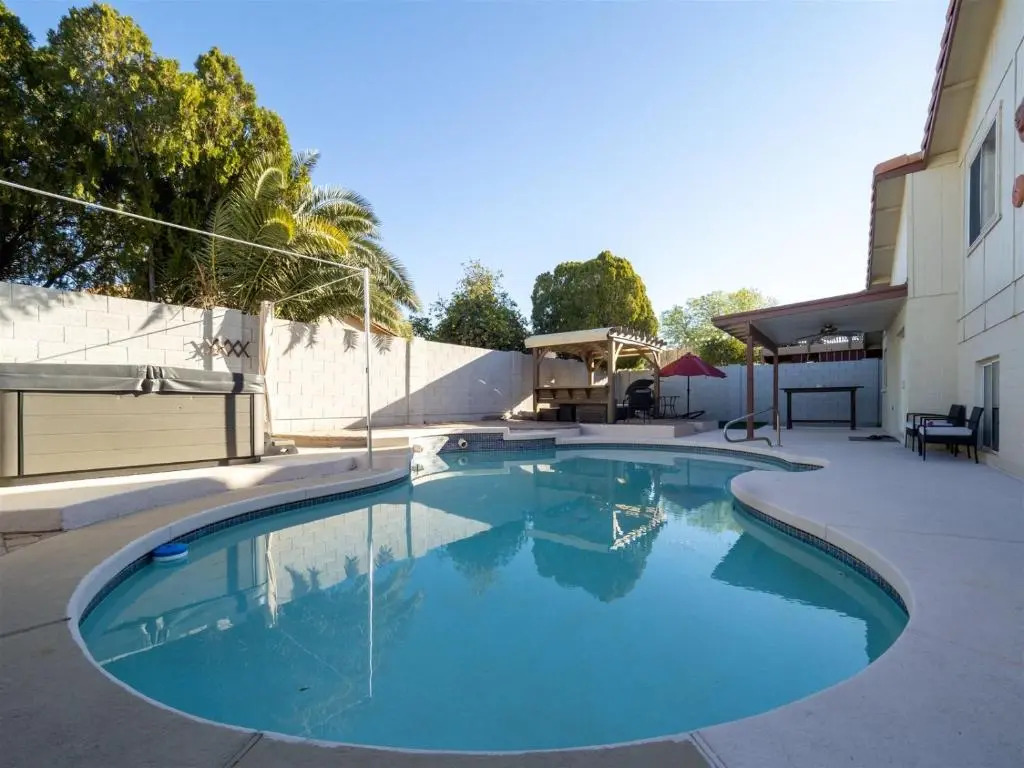4046 Glendale