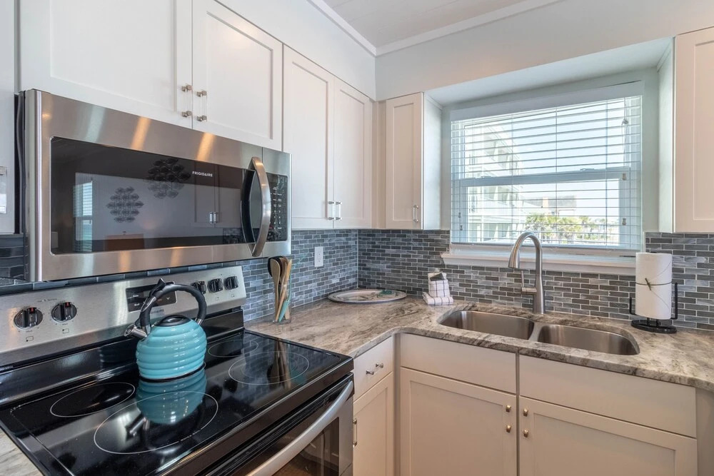 Eastern Shores - 206 1 Bedroom Condo by RedAwning