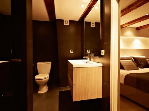 AMS Suites