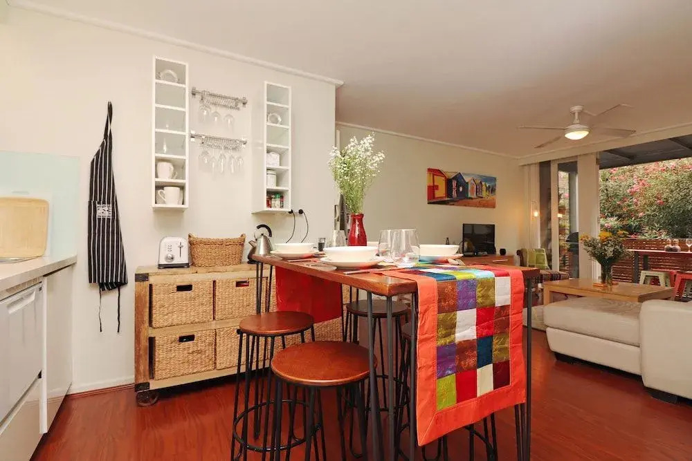 Colour Pop Fitzroy - Pets, Parking, Balcony, 3bdrm