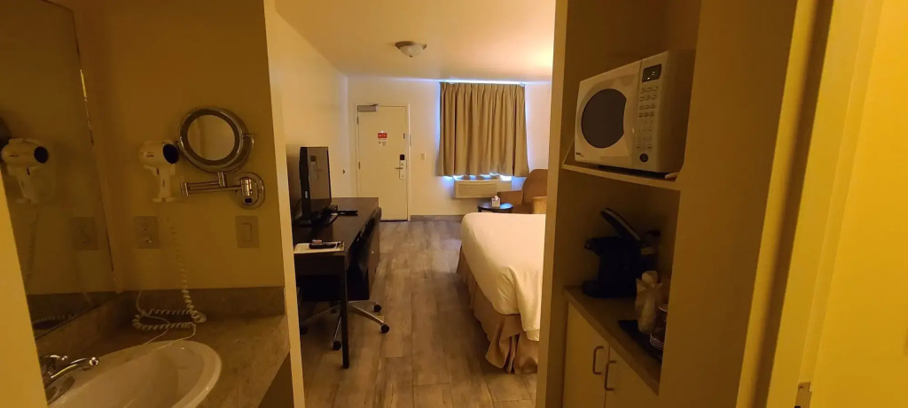Empire Inn & Suites