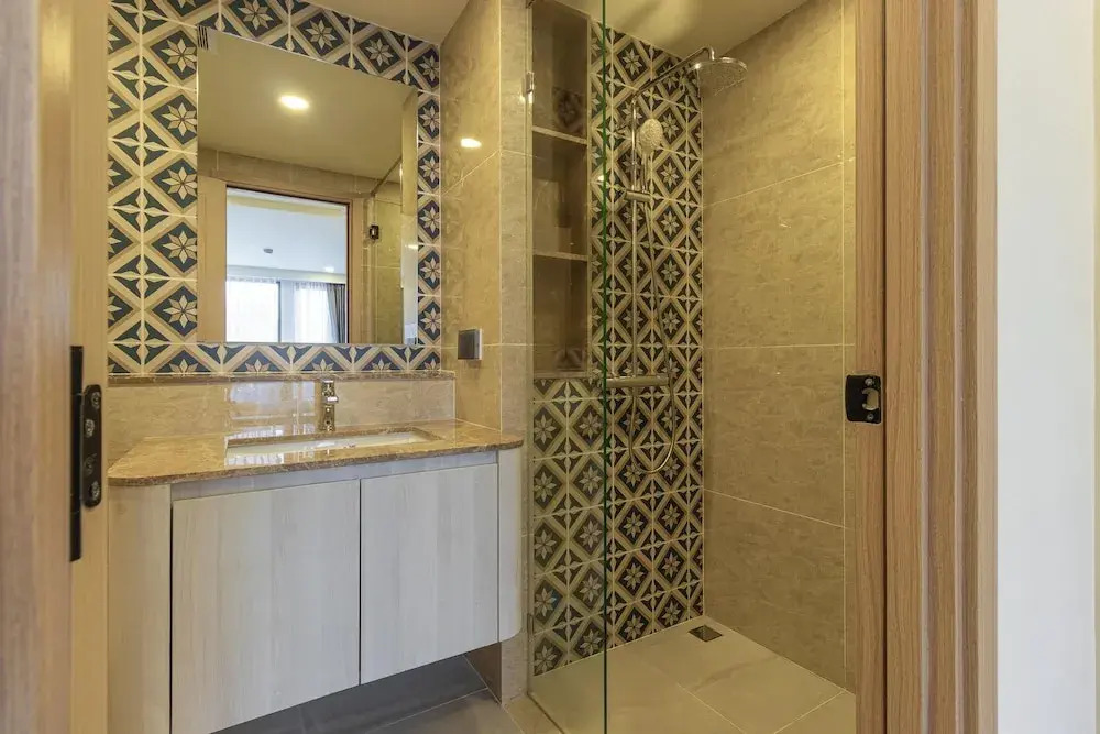 New Condo w Pool Gym Beach Nearby C247