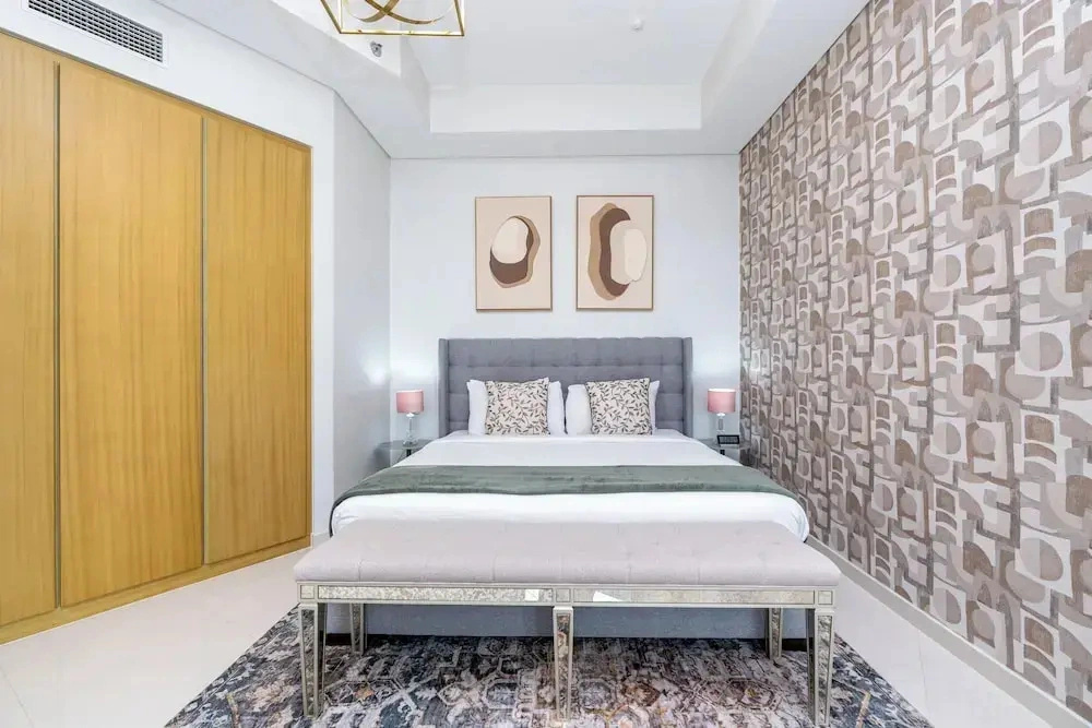 Lux BnB Aykon Tower Skyline Views
