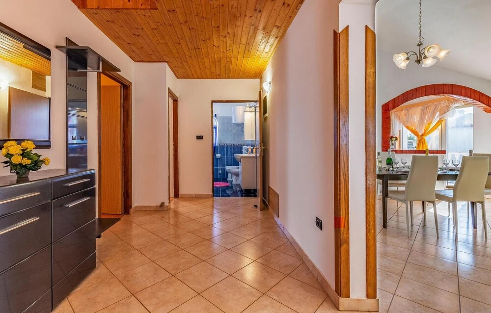 Gorgeous Home In Sisan