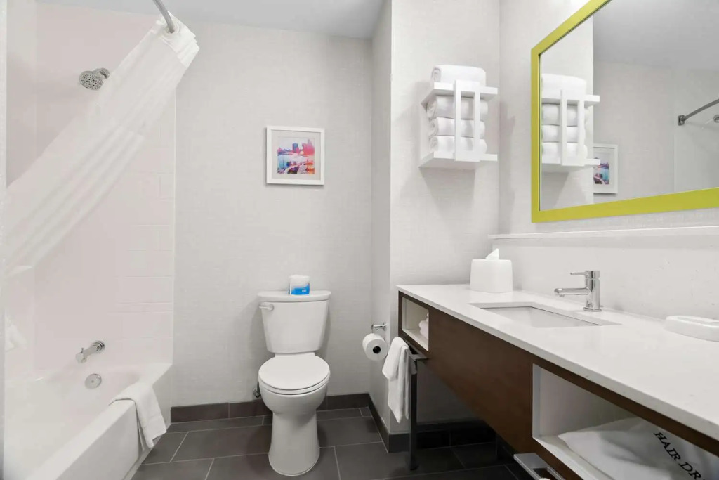 Hampton Inn & Suites by Hilton Chicago Medical District UIC